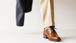 Beiger Anzug, welche Schuhe passen dazu?