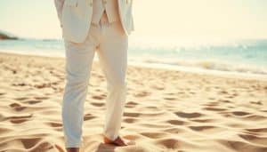 Das sind die perfekten Hochzeitsanzüge für eine Strandhochzeit
